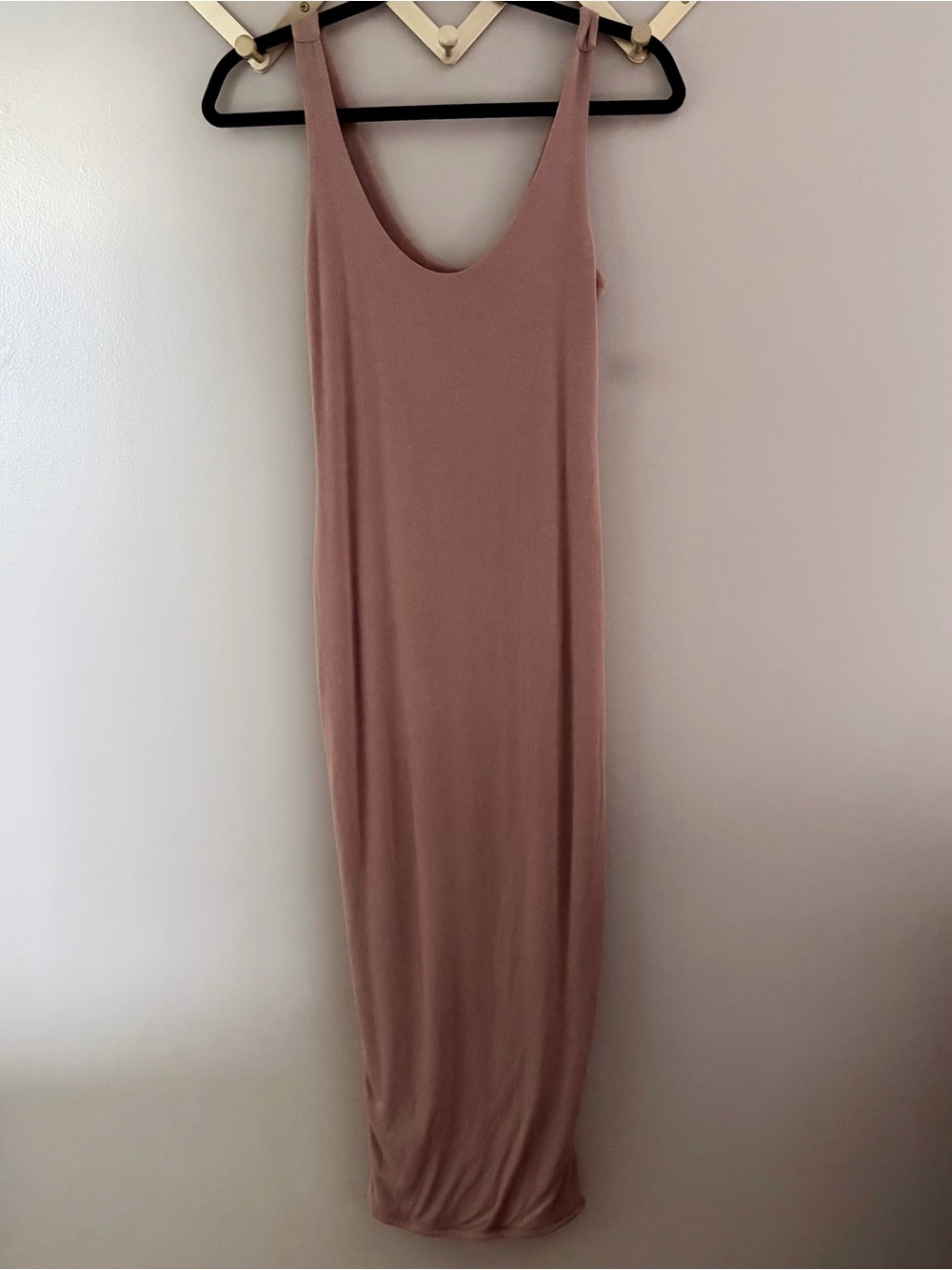 naked wardrobe Dusty Rose Sleeveless Scoop Maxi Dress